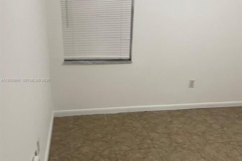 Condo in Miami, Florida, 2 bedrooms  № 1854897 - photo 16