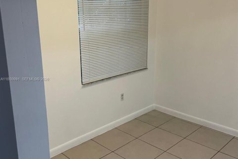 Condo in Miami, Florida, 2 bedrooms  № 1854897 - photo 3