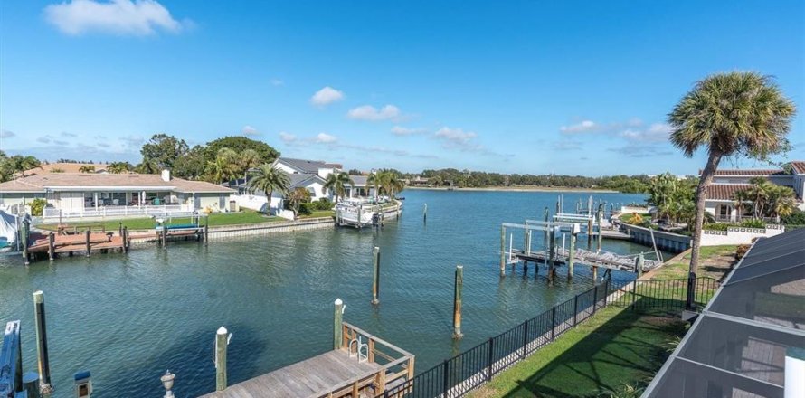 Casa en Saint Petersburg, Florida 4 dormitorios, 288.37 m2 № 2198477