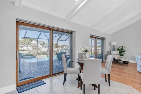 Casa en venta en Saint Petersburg, Florida, 4 dormitorios, 288.37 m2 № 2198477 - foto 4
