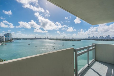 Condominio en alquiler en Miami Beach, Florida, 42.83 m2 № 2339925 - foto 2