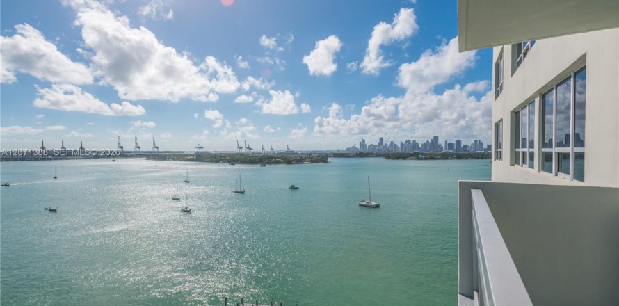 Estudio en el Condominio en Miami Beach, Florida  № 2339925