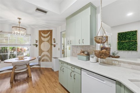 Townhouse in Clearwater, Florida 3 bedrooms, 134.71 sq.m. № 2206694 - photo 10