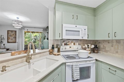 Townhouse in Clearwater, Florida 3 bedrooms, 134.71 sq.m. № 2206694 - photo 9