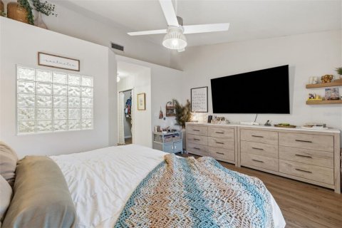 Townhouse in Clearwater, Florida 3 bedrooms, 134.71 sq.m. № 2206694 - photo 17