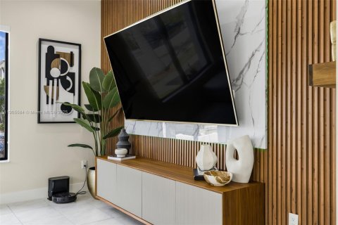 House in Doral, Florida 3 bedrooms, 200.48 sq.m. № 1956227 - photo 18