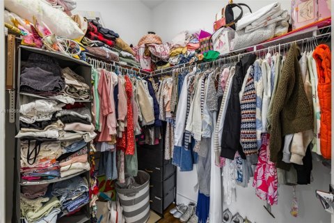 House in Doral, Florida 3 bedrooms, 200.48 sq.m. № 1956227 - photo 27