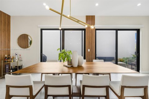 House in Doral, Florida 3 bedrooms, 200.48 sq.m. № 1956227 - photo 6