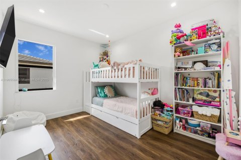 House in Doral, Florida 3 bedrooms, 200.48 sq.m. № 1956227 - photo 26