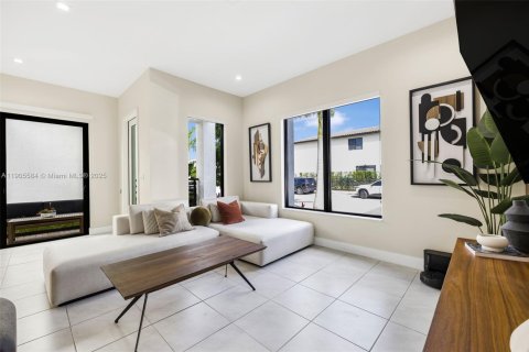 Casa en venta en Doral, Florida, 3 dormitorios, 200.48 m2 № 1956227 - foto 19