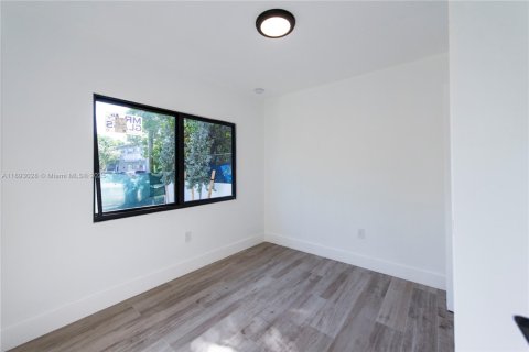 Villa ou maison à louer à Miami, Floride: 2 chambres, 92.16 m2 № 1946738 - photo 3