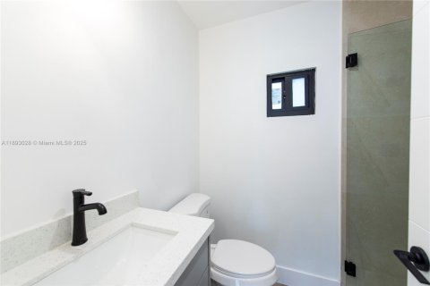 Villa ou maison à louer à Miami, Floride: 2 chambres, 92.16 m2 № 1946738 - photo 14