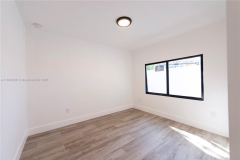 Villa ou maison à louer à Miami, Floride: 2 chambres, 92.16 m2 № 1946738 - photo 12