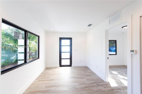 Villa ou maison à louer à Miami, Floride: 2 chambres, 92.16 m2 № 1946738 - photo 7