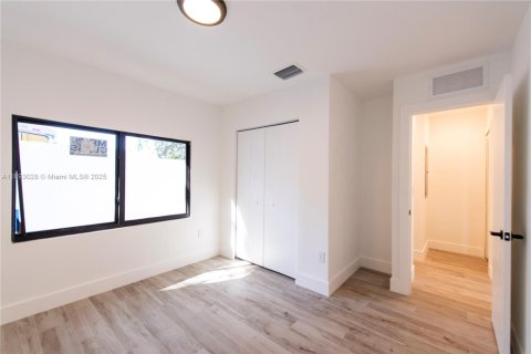 Villa ou maison à louer à Miami, Floride: 2 chambres, 92.16 m2 № 1946738 - photo 13