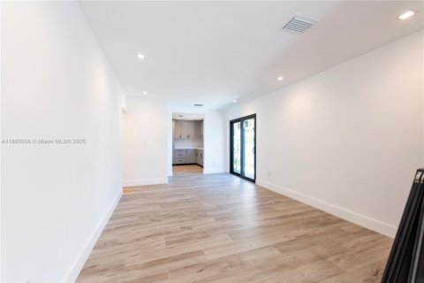 Villa ou maison à louer à Miami, Floride: 2 chambres, 92.16 m2 № 1946738 - photo 6