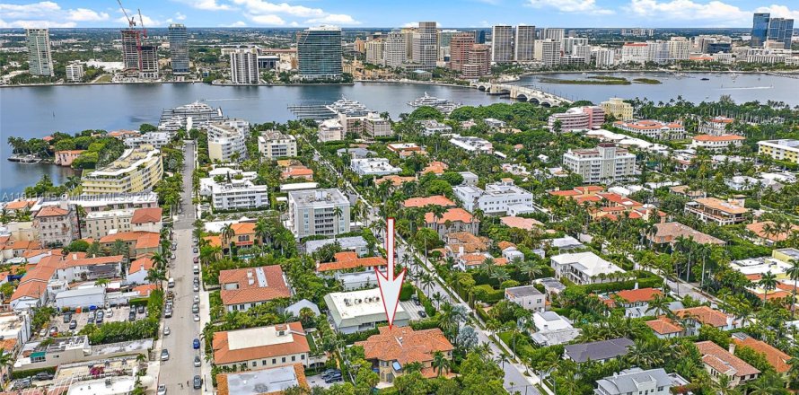 Villa ou maison à Palm Beach, Floride 4 chambres, 389.73 m2 № 1967517