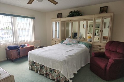 Condo in Pembroke Pines, Florida, 2 bedrooms  № 1811529 - photo 10
