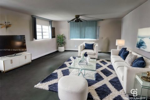 Condo in Pembroke Pines, Florida, 2 bedrooms  № 1811529 - photo 1