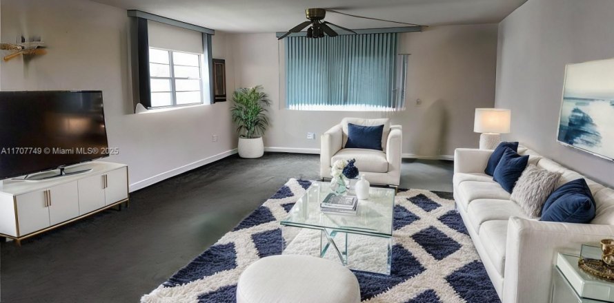 Condo in Pembroke Pines, Florida, 2 bedrooms  № 1811529
