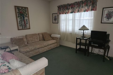 Condo in Pembroke Pines, Florida, 2 bedrooms  № 1811529 - photo 2