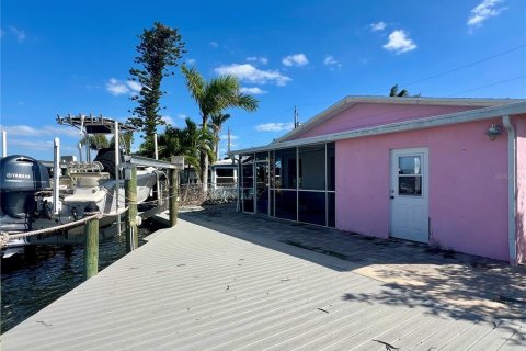 House in Matlacha, Florida 2 bedrooms, 88.35 sq.m. № 1655833 - photo 7