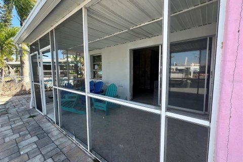House in Matlacha, Florida 2 bedrooms, 88.35 sq.m. № 1655833 - photo 28