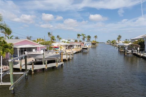 House in Matlacha, Florida 2 bedrooms, 88.35 sq.m. № 1655833 - photo 3