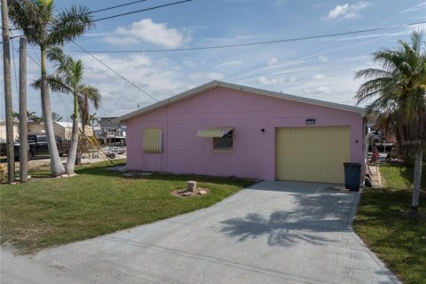 House in Matlacha, Florida 2 bedrooms, 88.35 sq.m. № 1655833 - photo 18