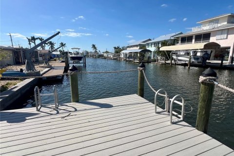 House in Matlacha, Florida 2 bedrooms, 88.35 sq.m. № 1655833 - photo 9