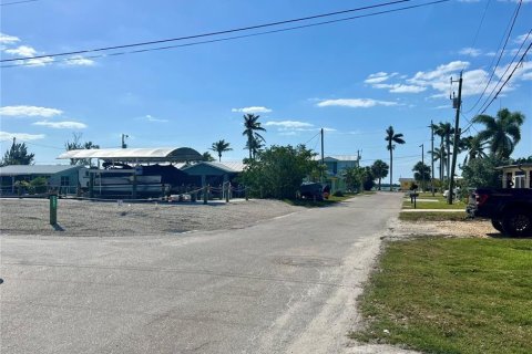 House in Matlacha, Florida 2 bedrooms, 88.35 sq.m. № 1655833 - photo 24