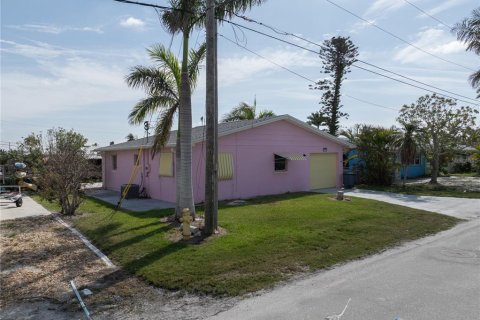 House in Matlacha, Florida 2 bedrooms, 88.35 sq.m. № 1655833 - photo 2