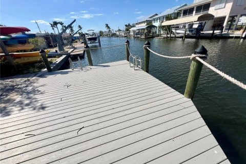 House in Matlacha, Florida 2 bedrooms, 88.35 sq.m. № 1655833 - photo 13