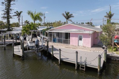 House in Matlacha, Florida 2 bedrooms, 88.35 sq.m. № 1655833 - photo 1