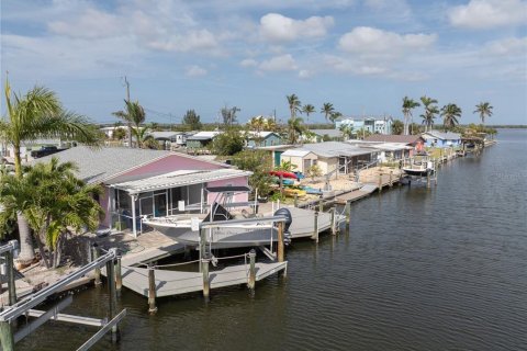 House in Matlacha, Florida 2 bedrooms, 88.35 sq.m. № 1655833 - photo 5