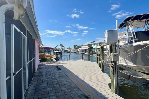 House in Matlacha, Florida 2 bedrooms, 88.35 sq.m. № 1655833 - photo 27