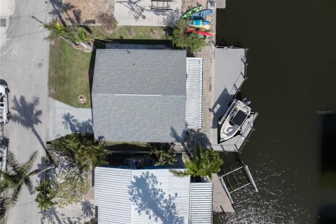 House in Matlacha, Florida 2 bedrooms, 88.35 sq.m. № 1655833 - photo 12