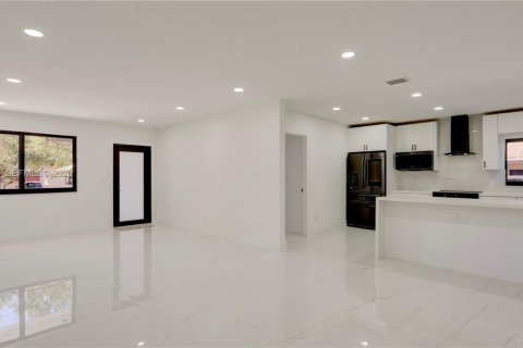 Villa ou maison à vendre à Miami, Floride: 3 chambres, 140.56 m2 № 2019672 - photo 14