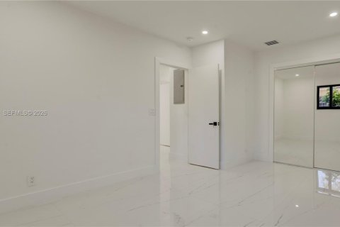 Villa ou maison à vendre à Miami, Floride: 3 chambres, 140.56 m2 № 2019672 - photo 26