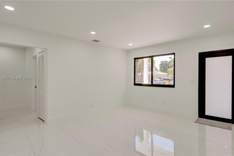 Villa ou maison à vendre à Miami, Floride: 3 chambres, 140.56 m2 № 2019672 - photo 7