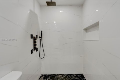 Villa ou maison à vendre à Miami, Floride: 3 chambres, 140.56 m2 № 2019672 - photo 21