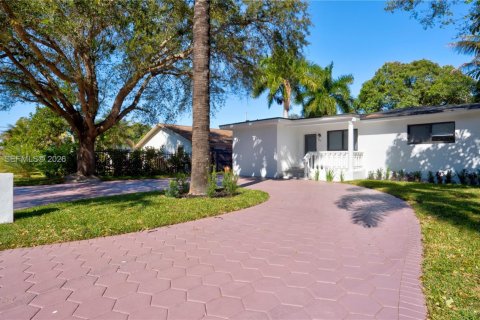 Villa ou maison à vendre à Miami, Floride: 3 chambres, 140.56 m2 № 2019672 - photo 2