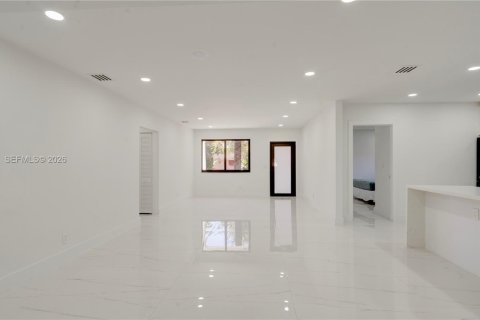Villa ou maison à vendre à Miami, Floride: 3 chambres, 140.56 m2 № 2019672 - photo 16