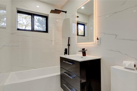 Villa ou maison à vendre à Miami, Floride: 3 chambres, 140.56 m2 № 2019672 - photo 28