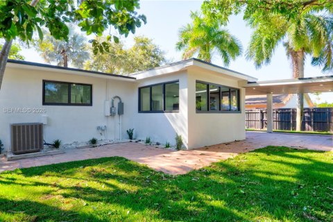 Villa ou maison à vendre à Miami, Floride: 3 chambres, 140.56 m2 № 2019672 - photo 30