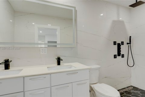 Villa ou maison à vendre à Miami, Floride: 3 chambres, 140.56 m2 № 2019672 - photo 20