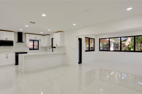 Villa ou maison à vendre à Miami, Floride: 3 chambres, 140.56 m2 № 2019672 - photo 15