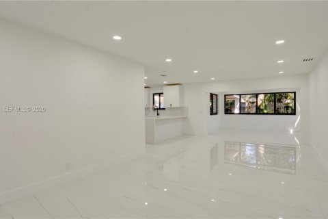 Villa ou maison à vendre à Miami, Floride: 3 chambres, 140.56 m2 № 2019672 - photo 6