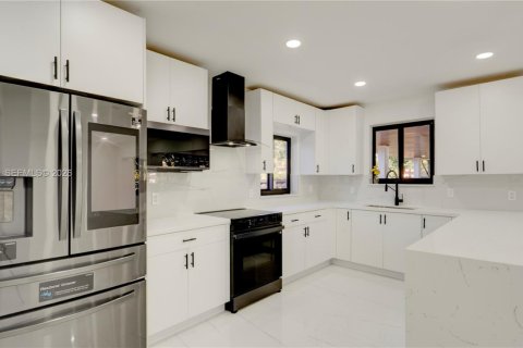 Villa ou maison à vendre à Miami, Floride: 3 chambres, 140.56 m2 № 2019672 - photo 11