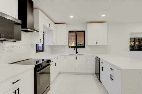 Villa ou maison à vendre à Miami, Floride: 3 chambres, 140.56 m2 № 2019672 - photo 12